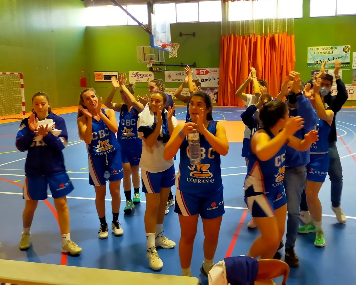 El Club Bàsquet Cambrils viu un any d’ensomni amb els ascensos dels seus dos principals equips