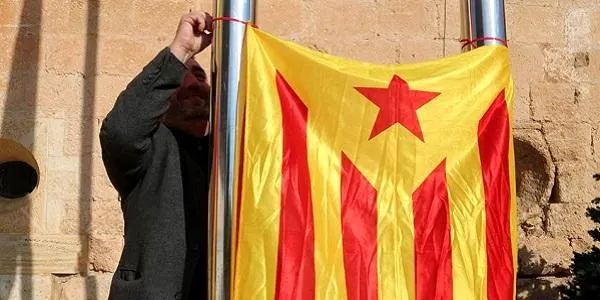 Alternativa Baix Gaià de Torredembarra proposa una consulta per decidir si l’estelada ha d’onejar al consistori