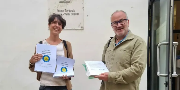 El Sinera i el Joan Maragall presenten més de 600 signatures per reclamar personal de suport a les aules
