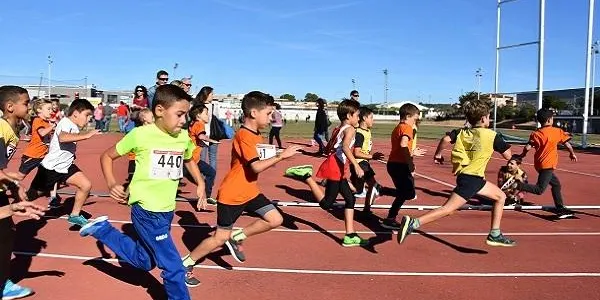 Més de 300 infants participen a la final dels Jocs Escolars d’Atletisme de Torredembarra