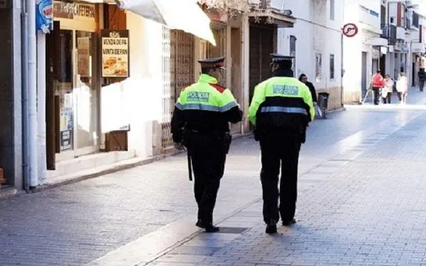 La Policia Local de Torredembarra deté una dona que tenia una ordre de detenció judicial per robatori amb força