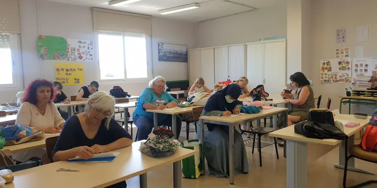La Desfilada de moda sostenible posarà el punt final al curs de l’aula de costura de l’Escola d’Adults