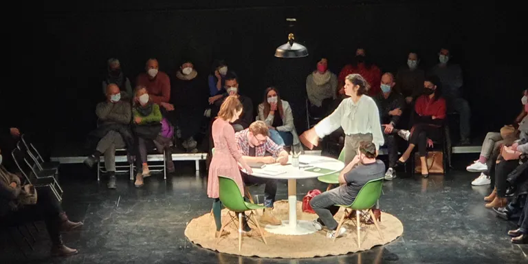 Unes 200 persones assisteixen a la represa del teatre a l'Auditori
