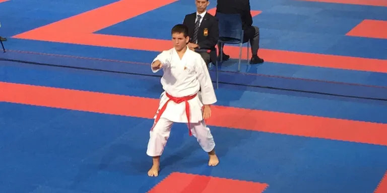 Gerard Gombau competeix al campionat estatal cadet de karate