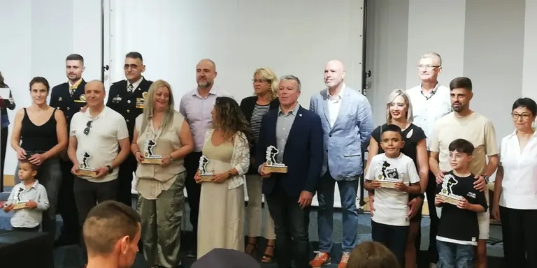 Emotiva gala benèfica d’Escuts Solidaris a l’hotel Sol Port de Cambrils