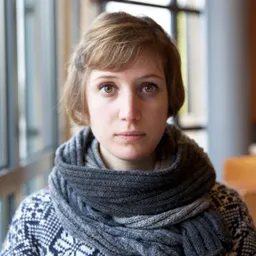 Entrevistes de la Justa del 17/3/2022 — Anna Dot explora llenguatge, espais i empatia interespècie: una exposició pensada des del recorregut d’un gos - episode art