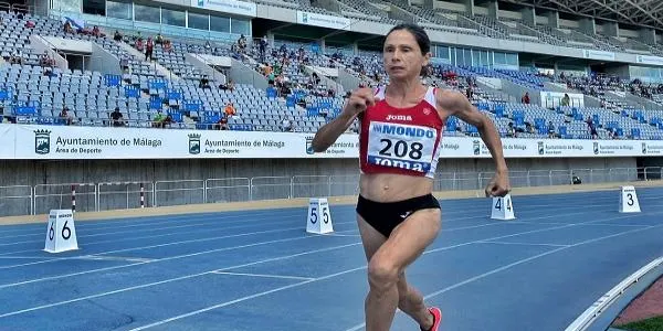L’atleta Marta Camps fa medalla d’or en els 800 i els 1.500 m F50 del Campionat d’Espanya Màster
