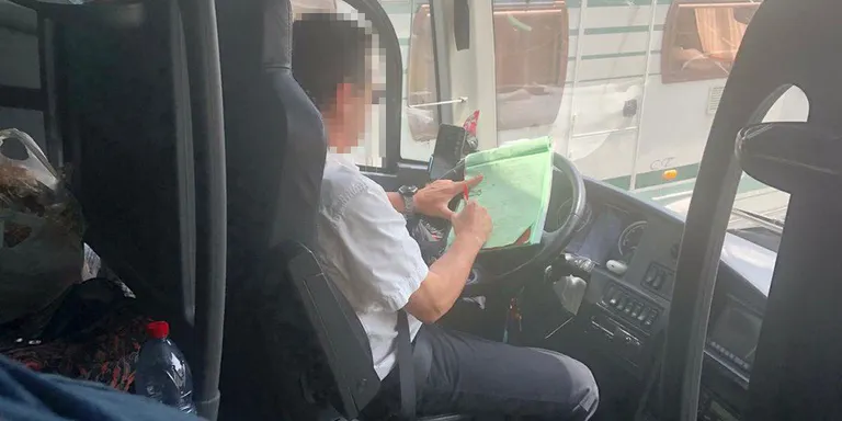 Detenen sota els efectes de les drogues el conductor d'un autobús escolar