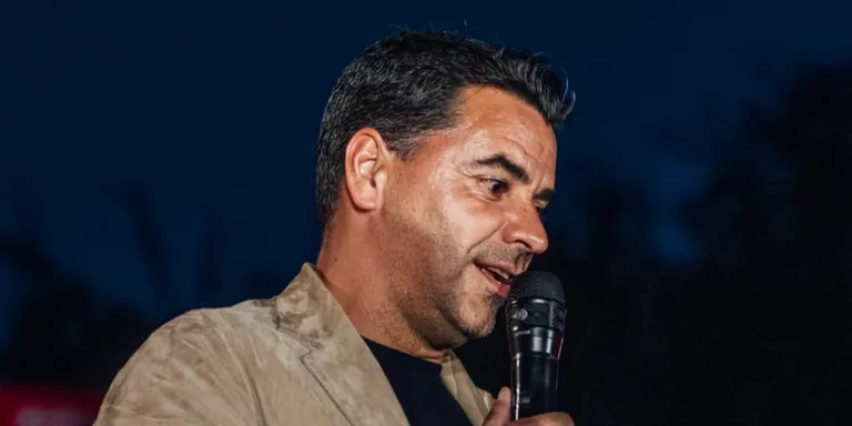 Míchel Sánchez renova amb el Girona FC fins al 2026