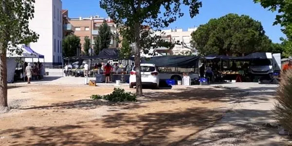 L’Ajuntament d’Altafulla estudia amb els paradistes una nova ubicació per al mercat setmanal dels dimarts