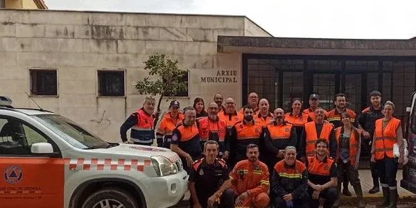 Membres de Protecció Civil de Creixell donen suport a les tasques de neteja i reconstrucció a València