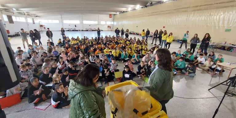 El Kursaal acull el mercat del RECanvi Escolar