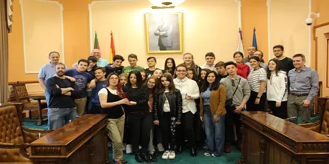 RECEPCIÓN A UN GRUPO DE ESTUDIANTES ITALIANOS QUE PARTICIPAN EN UN INTERCAMBIO DE TOKI ALAI-