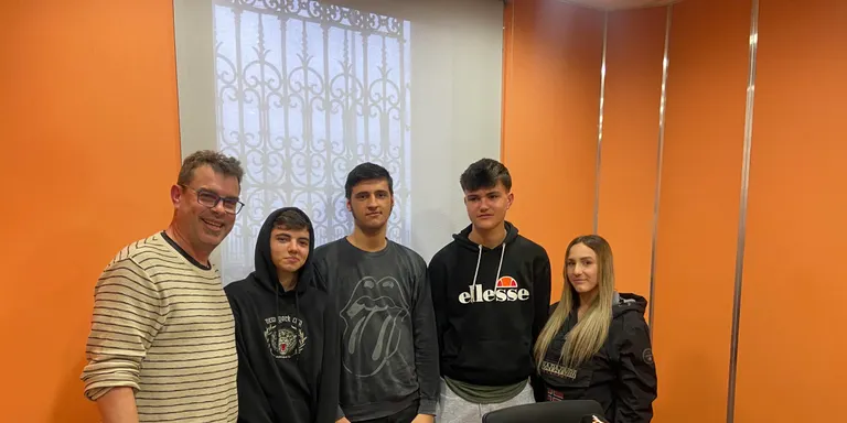 Tertúlia Jove: “viatjar a l’adolescència” (Institut Vilatzara)