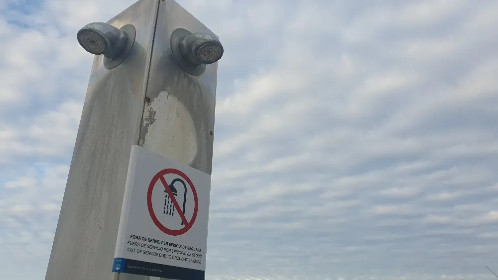 Les dutxes de la platja de Pineda no entren en funcionament arran del decret de sequera