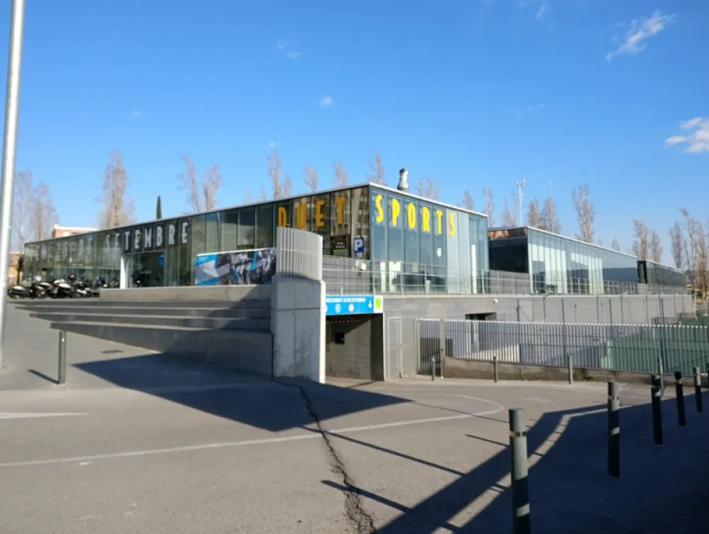 L’aparcament del Duet Sports, tancat per la liquidació de la concessionària