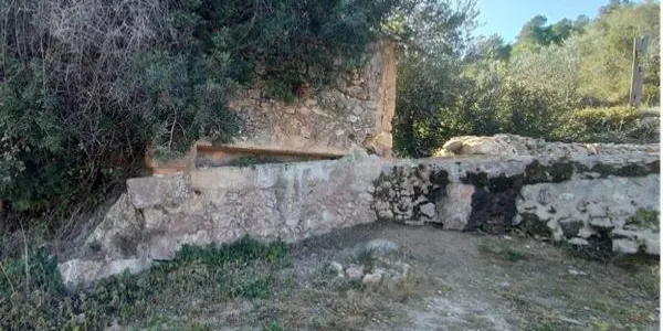 L'Ajuntament de Roda de Berà reclama la titularitat d’un vial de la vila on s’estaven realitzant obres irregulars