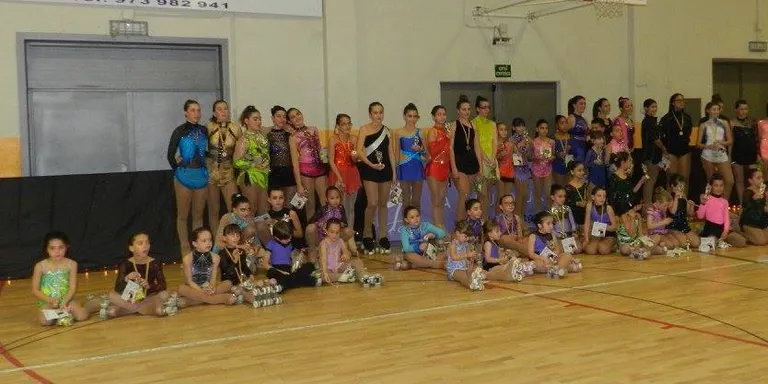 Una setantena de participants al primer Trofeu Minairons de patinatge