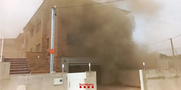 S’incendia el soterrani d’una casa en obres a l’Avinguda de Can Valls