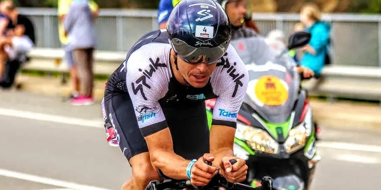 Florian Angert i Sara Svensk guanyen l'Ironman Barcelona