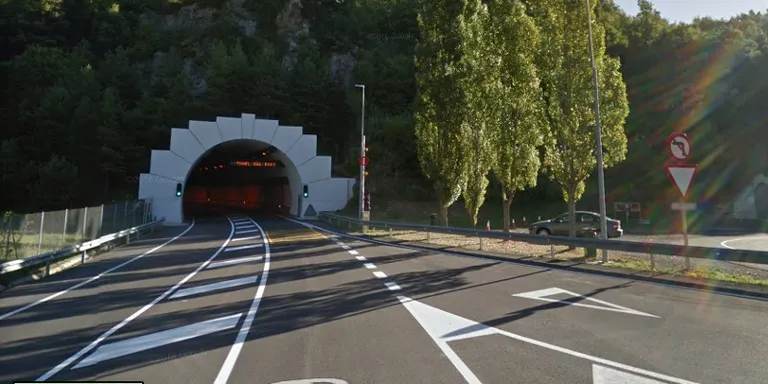 Detingut un rubinenc per conduir begut, drogat, en direcció contrària i amb una furgoneta robada
