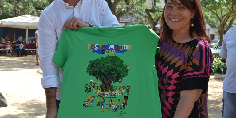 Ja podeu comprar la samarreta de la Festa Major de Pineda a benefici d'ADIAM