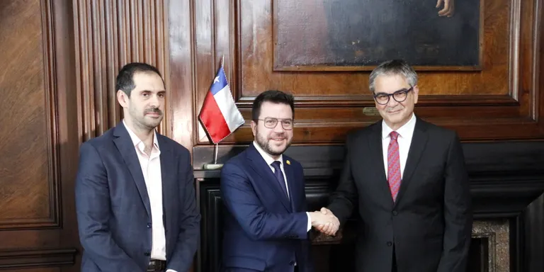 Aragonès es reuneix amb els ministres d'Economia i d'Hisenda del govern de Xile