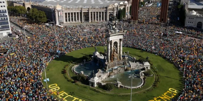 6 autocars plens d'arenyencs participen en la Manifestació de 11S a Barcelona
