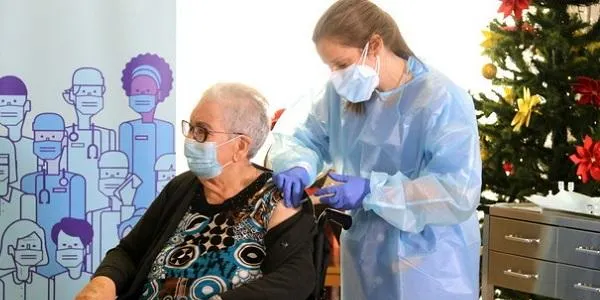 S’administren les primeres vacunes contra la Covid-19 a Catalunya