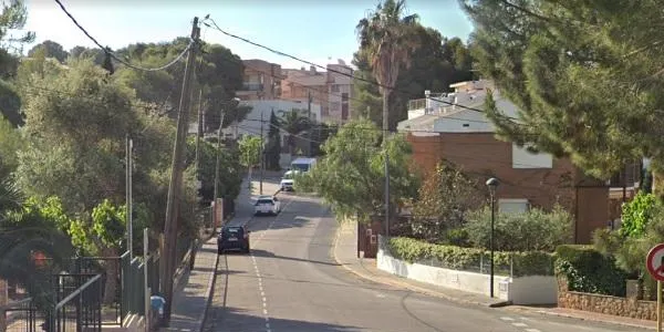 La Policia Local d’Altafulla deté dos nois a l’interior d’un domicili del passeig del Fortí