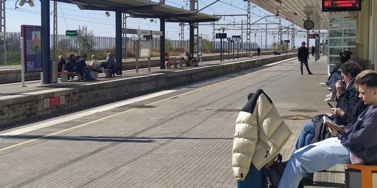 La línia R1 de Rodalies és una de les més afectades per les incidències d'aquest dilluns