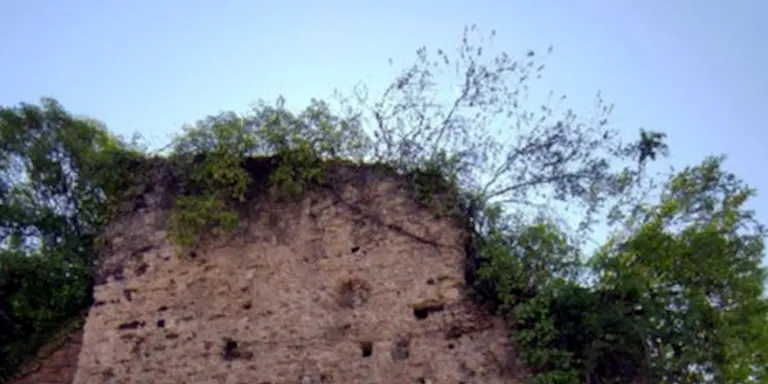 Girona repara una torre medieval a la parcel·la dels antics Maristes que forma part de la muralla de la Força Vella