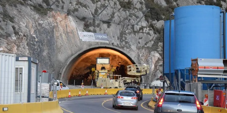 Desviament a la zona d'obres del túnel de Tresponts, a la C-14