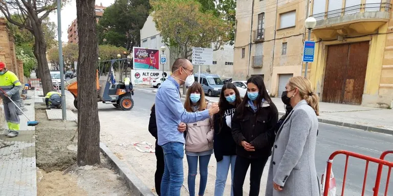 Treballs de reparació en voreres de l’entrada de la carretera de Tarragona