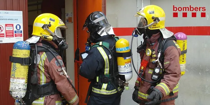 Un incendi en un pis del carrer Robert Gerhard de Cambrils obliga a evacuar 11 persones