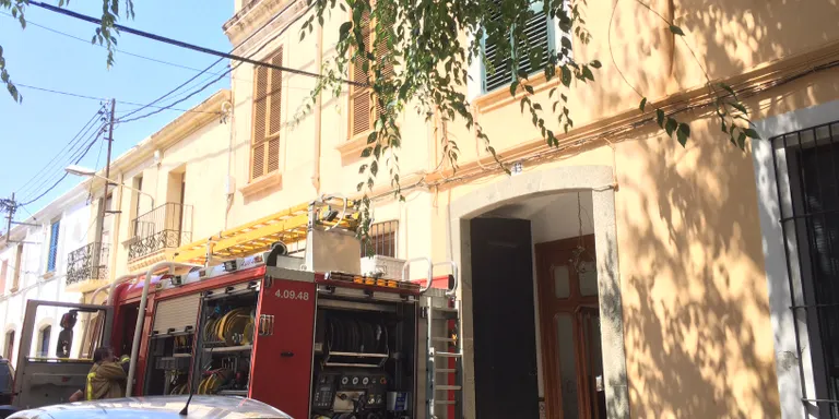 Incendi en un habitatge al carrer Sant Ramon