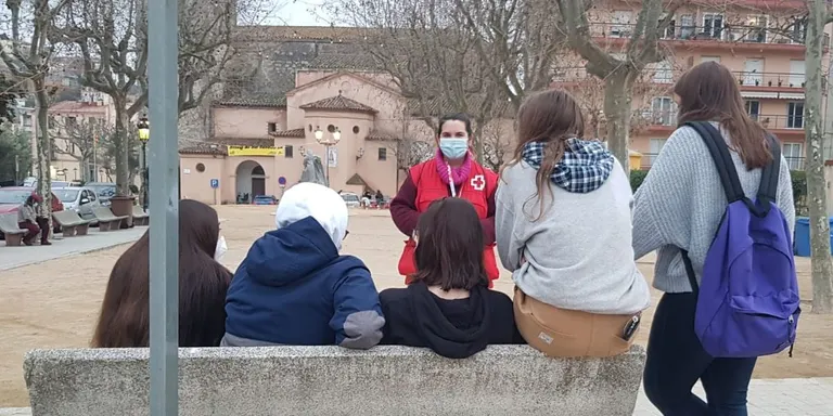 Es reprenen les trobades de cosncienciació sobre covid-19 a joves en l'espai públic