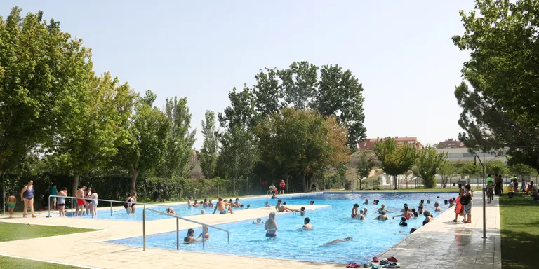 Lleida desplega la xarxa de refugis climàtics i amplia l'horari de les piscines municipals per fer front al pic de calor