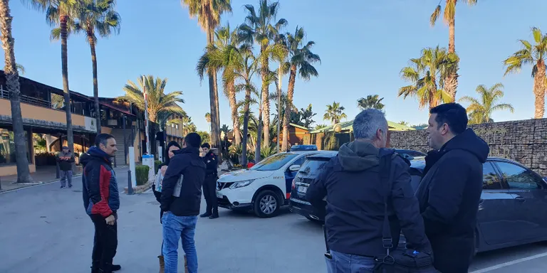 La policia científica dels Mossos d'Esquadra investiga l'origen del foc del Càmping Enmar