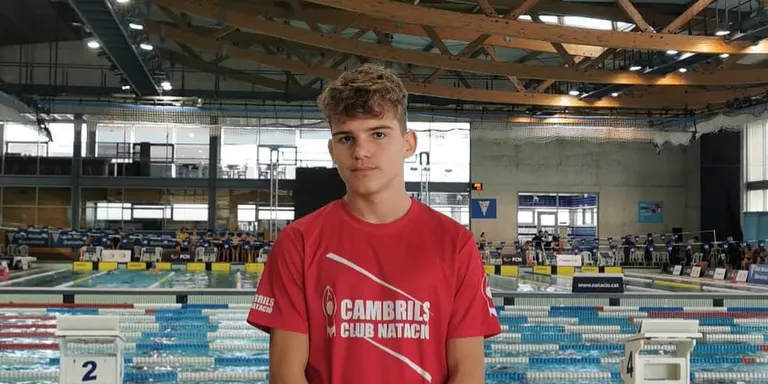 El nedador cambrilenc Mario Gómez participa al Campionat de Catalunya en categoria infantil