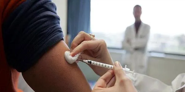 El virus de la grip podria entrar en el nivell d’epidèmia en pocs dies i comença a posar al límit hospitals i centres d’atenció primària