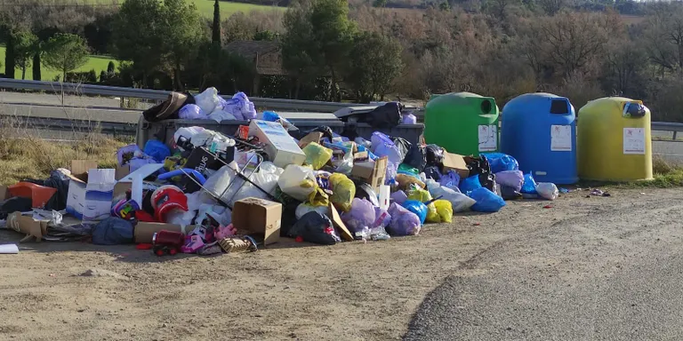 El Consell Comarcal intensifica el control sobre els abocaments de deixalles en contenidors propers a Solsona