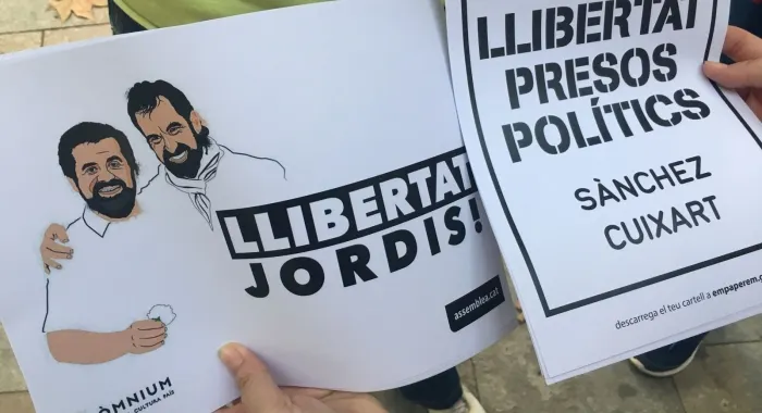 La PAI empapera el poble per reivindicar la llibertat dels dos Jordis