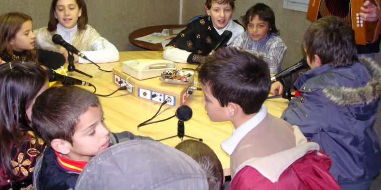 La celebració del Dijous Gras a les escoles ha donat el tret de sortida al Carnestoltes 2009