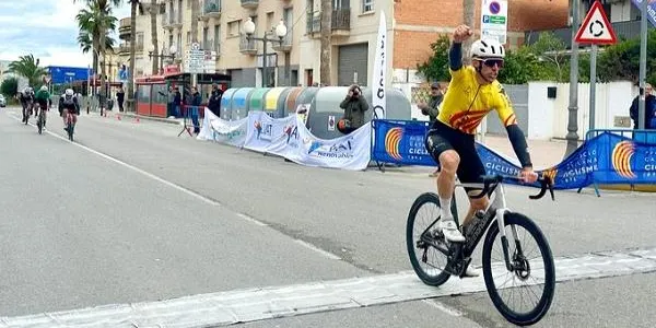 El ciclista del GR Bikes, Oriol Escolano, nou campió del Gran Premi de Ciclisme de Roda de Berà