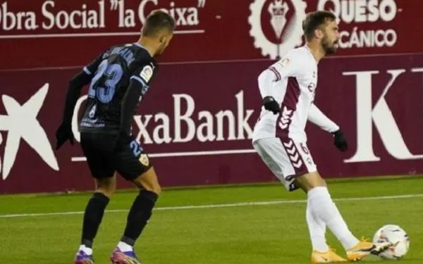 Alberto Benito completa els 90 minuts en la derrota de l’Albacete contra l’Almeria (1-2)