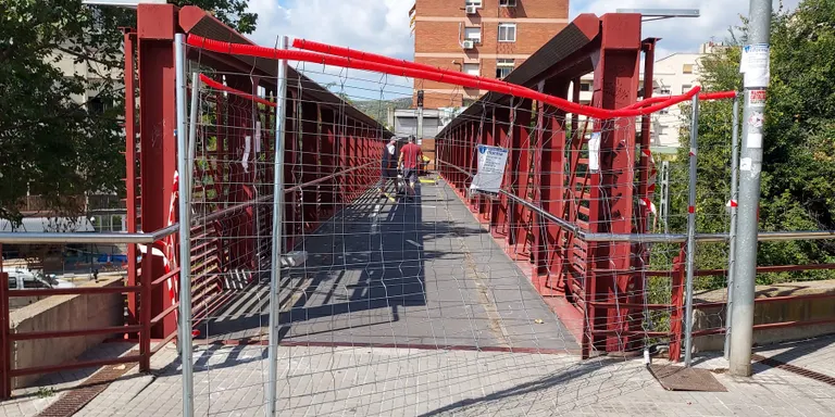 El pont sobre les vies del tren estarà 4 mesos tancat