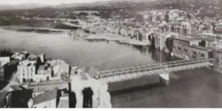 Territori aprova que es pugui fer una passarel·la sobre la pilastra del monument franquista de Tortosa