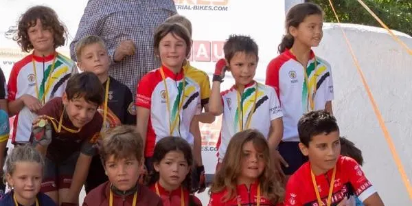 Els alumnes de l’Escola de Ciclisme d’Altafulla debuten en una competició oficial amb el mallot de la Penya Ciclista