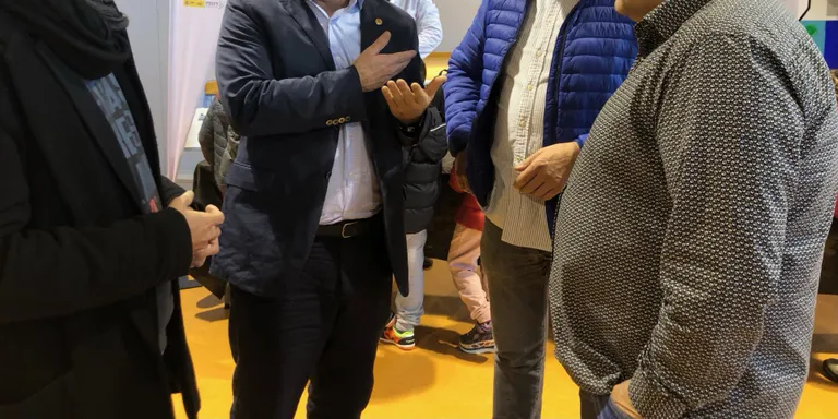 L’escola Guillem Fortuny celebra la segona Fira de ciència al carrer
